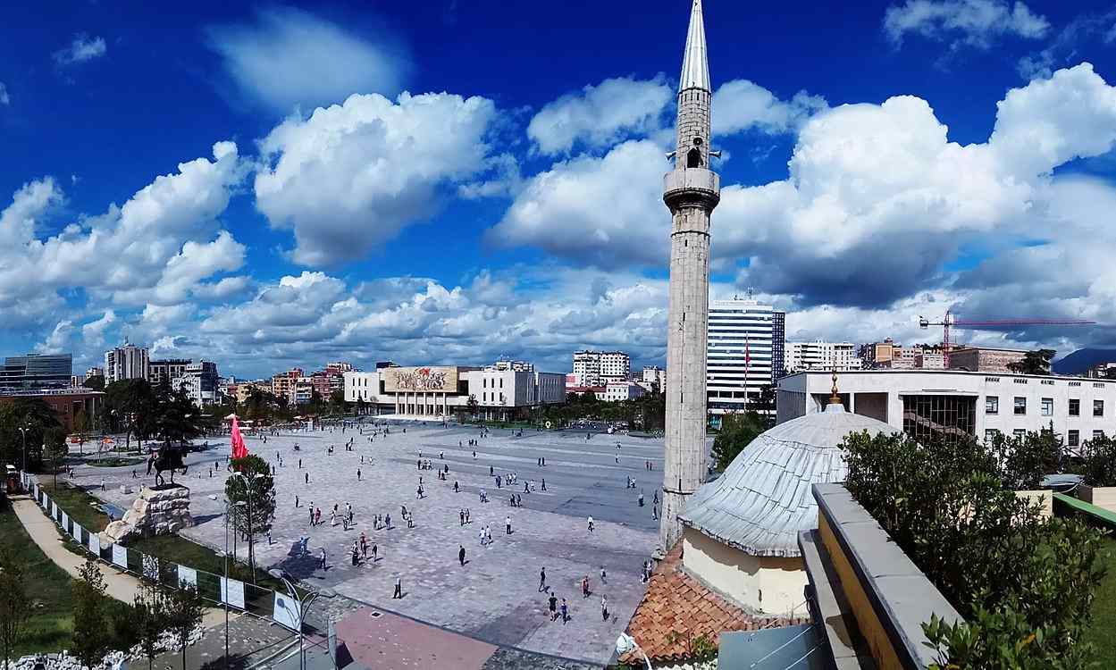 Piazza Scanderbeg di Tirana, (Albania)