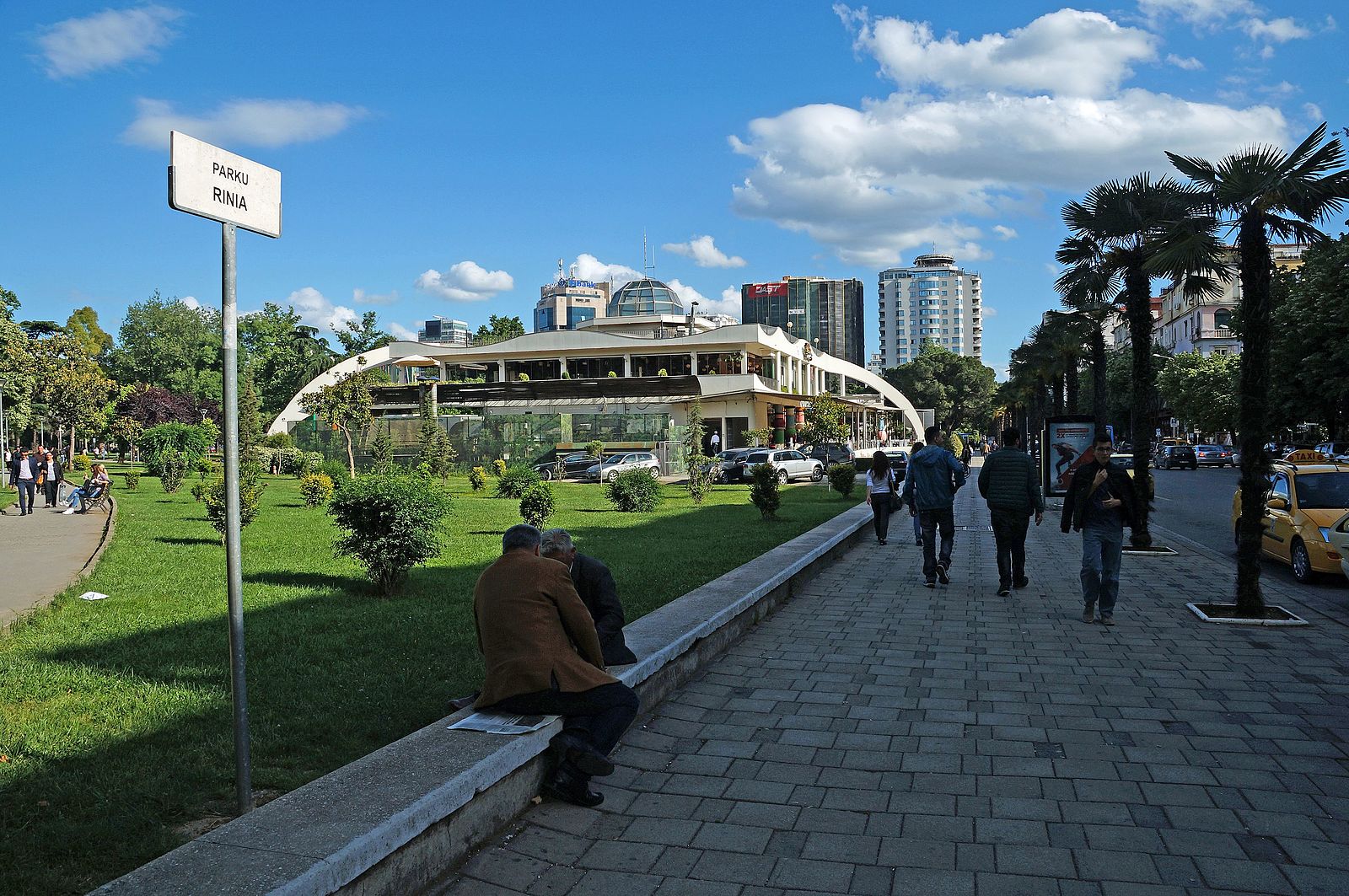 Parku Rinia, Tirana
